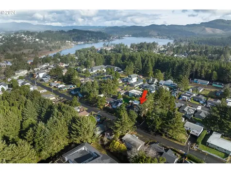 602 Se Inlet Avenue Lincoln City OR 97367