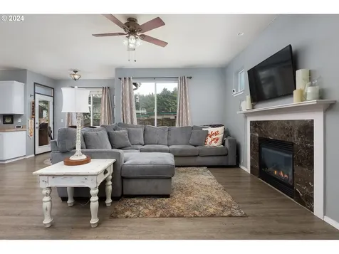 602 Se Inlet Avenue Lincoln City OR 97367