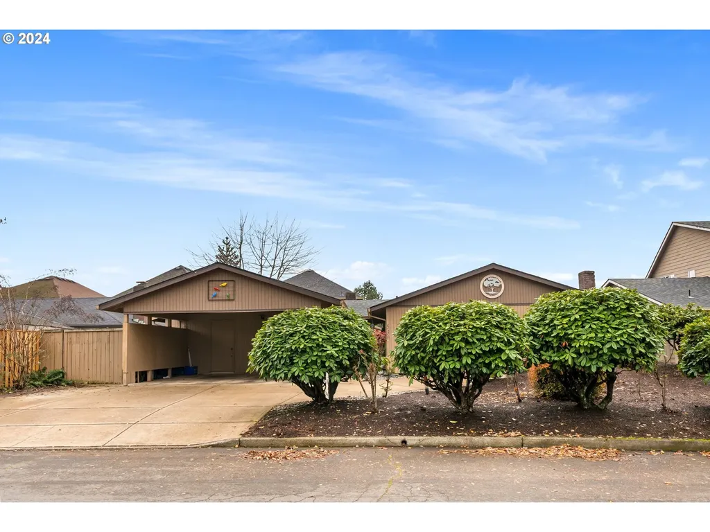 528 Hartke Loop Oregon City OR 97045