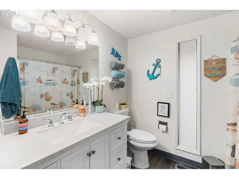 528 Hartke Loop Oregon City OR 97045