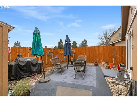 528 Hartke Loop Oregon City OR 97045