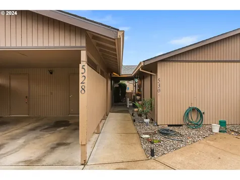 528 Hartke Loop Oregon City OR 97045