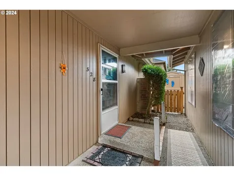 528 Hartke Loop Oregon City OR 97045