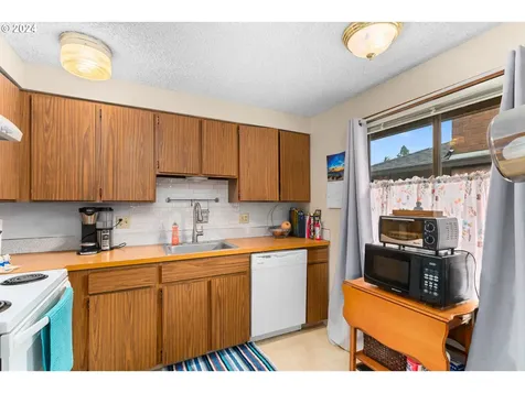 528 Hartke Loop Oregon City OR 97045