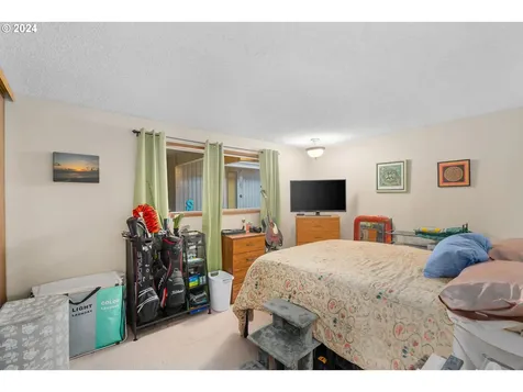 528 Hartke Loop Oregon City OR 97045
