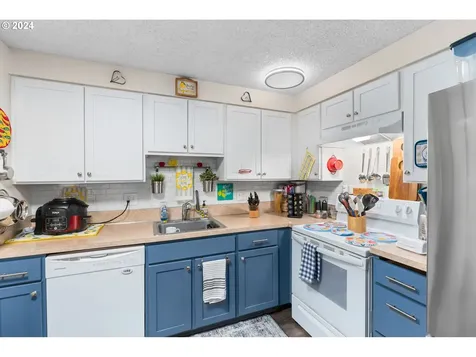 528 Hartke Loop Oregon City OR 97045