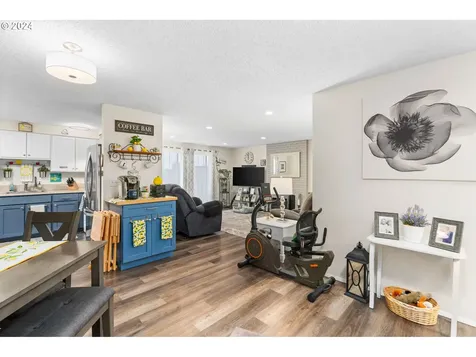 528 Hartke Loop Oregon City OR 97045
