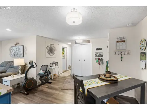 528 Hartke Loop Oregon City OR 97045