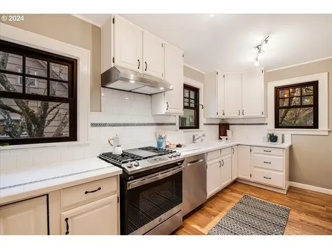 4519 NE 16th Avenue Portland OR 97211