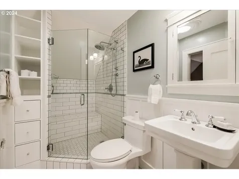 4519 NE 16th Avenue Portland OR 97211