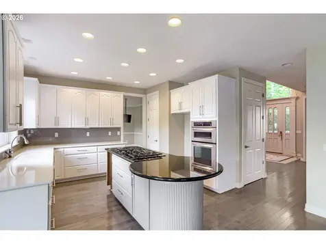 10585 NW Skyline Boulevard Portland OR 97231