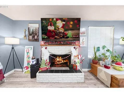 420 N 16th Street Cottage Grove OR 97424