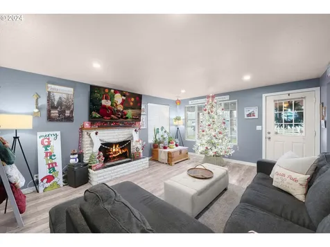 420 N 16th Street Cottage Grove OR 97424
