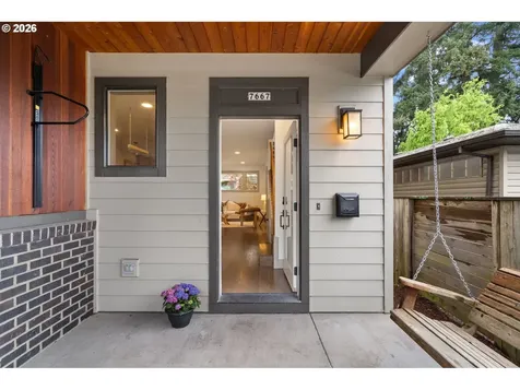 7667 SE Sherman Court Portland OR 97215