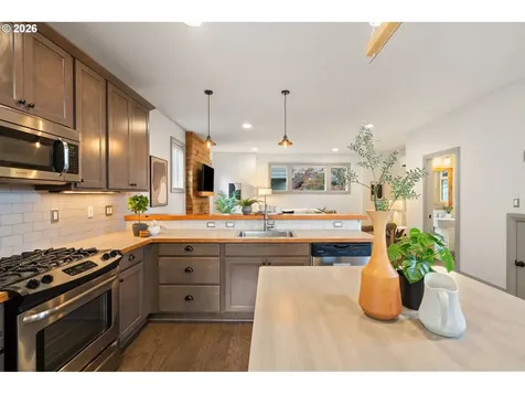 7667 SE Sherman Court Portland OR 97215