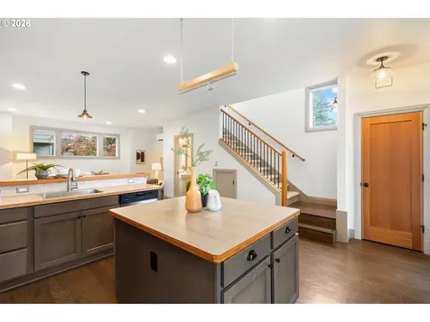 7667 SE Sherman Court Portland OR 97215