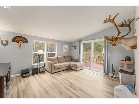 481 Gentry Way Roseburg OR 97471
