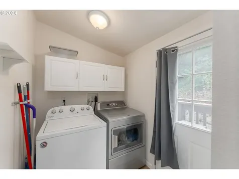 481 Gentry Way Roseburg OR 97471