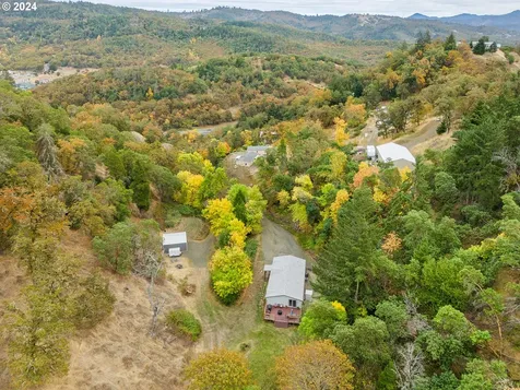 481 Gentry Way Roseburg OR 97471