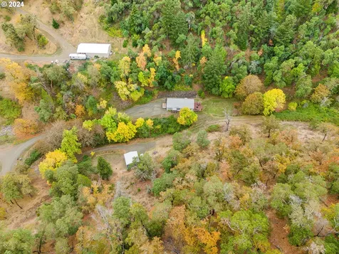 481 Gentry Way Roseburg OR 97471