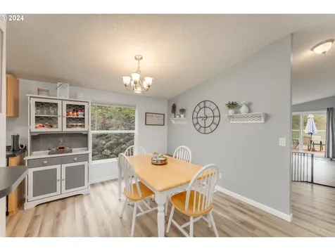 481 Gentry Way Roseburg OR 97471