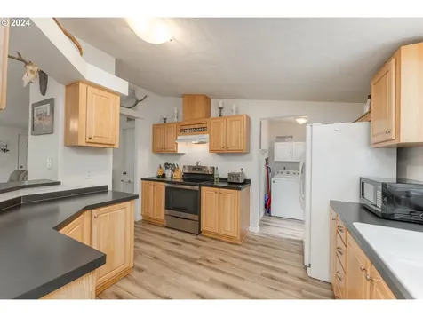 481 Gentry Way Roseburg OR 97471