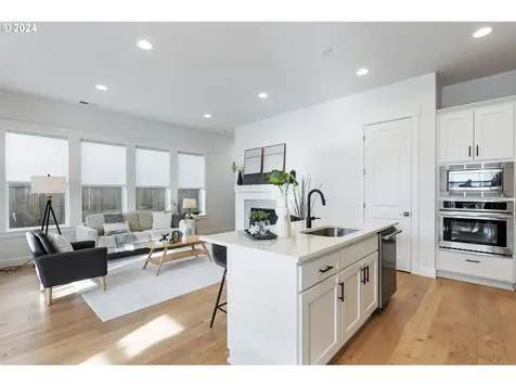 6938 SE Skipper Lane Hillsboro OR 97123