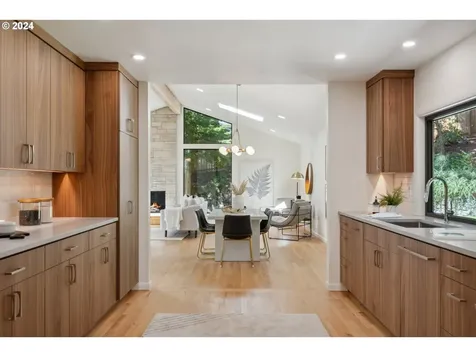 3310 Sw 70th Avenue Portland OR 97225