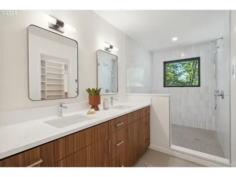 3310 Sw 70th Avenue Portland OR 97225