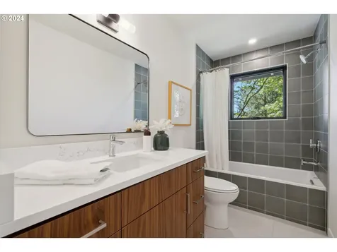 3310 Sw 70th Avenue Portland OR 97225