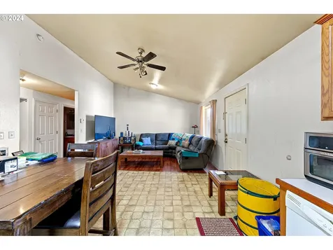 1891 17th Street Springfield OR 97477