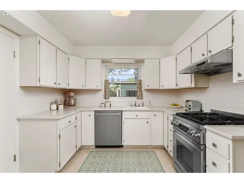 179 Mccarver Avenue Oregon City OR 97045