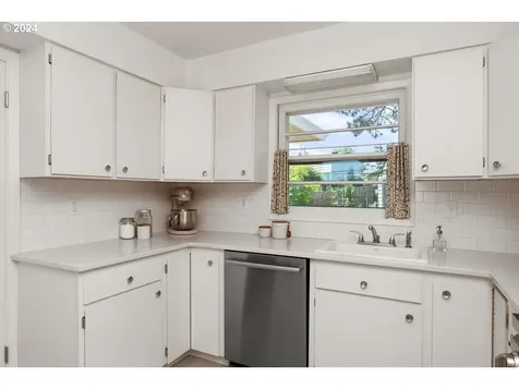 179 Mccarver Avenue Oregon City OR 97045
