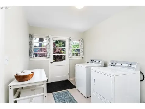 179 Mccarver Avenue Oregon City OR 97045
