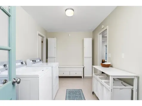 179 Mccarver Avenue Oregon City OR 97045