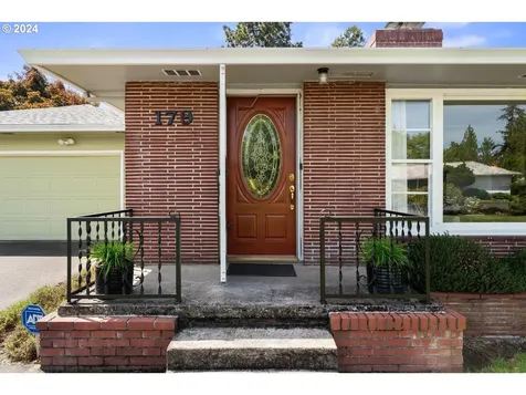 179 Mccarver Avenue Oregon City OR 97045