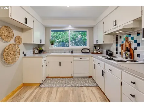 4105 Nw Carlton Court Portland OR 97229