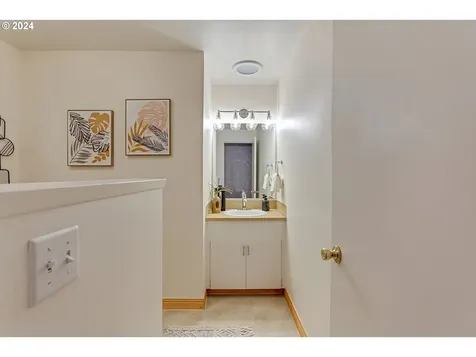 4105 Nw Carlton Court Portland OR 97229