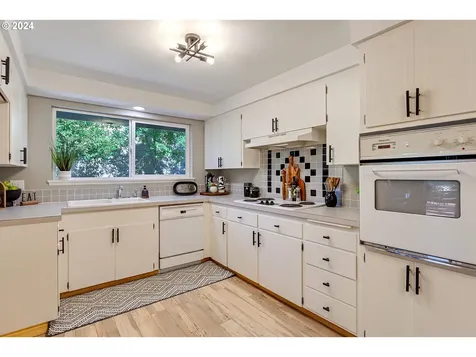 4105 Nw Carlton Court Portland OR 97229