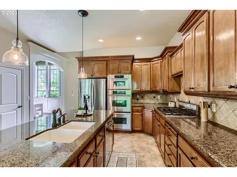6330 Bridgeview Drive West Linn OR 97068