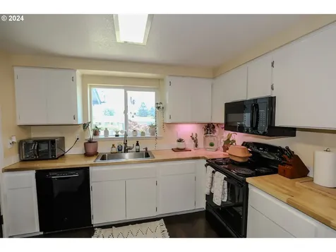 124 Sunburst Court Roseburg OR 97471