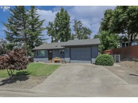 124 Sunburst Court Roseburg OR 97471