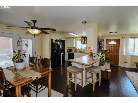 124 Sunburst Court Roseburg OR 97471
