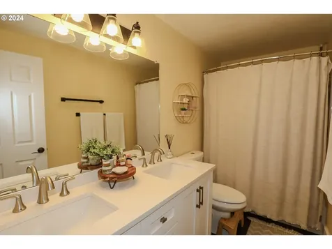 124 Sunburst Court Roseburg OR 97471