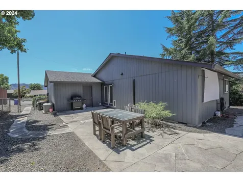 124 Sunburst Court Roseburg OR 97471