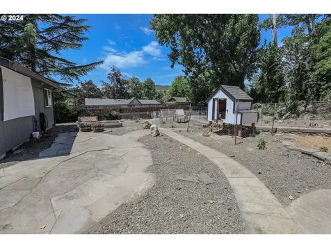 124 Sunburst Court Roseburg OR 97471