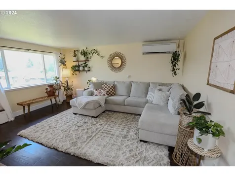 124 Sunburst Court Roseburg OR 97471