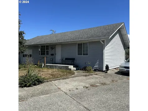 679 W Alder Place Reedsport OR 97467