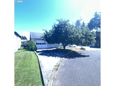 679 W Alder Place Reedsport OR 97467