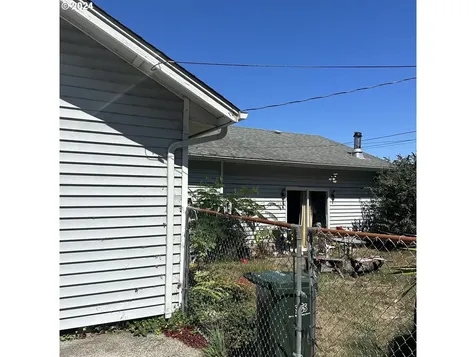 679 W Alder Place Reedsport OR 97467